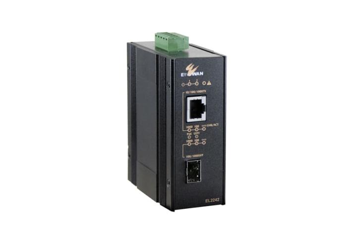 Hardened PoE 10/100/1000BASE-T to 100/1000BASE Dual Rate Media Converter